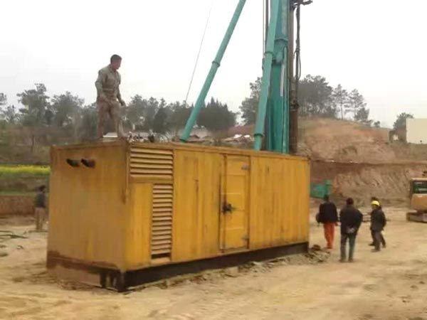 措美如何判断水冷式机油散热器密封件是否需要更换？